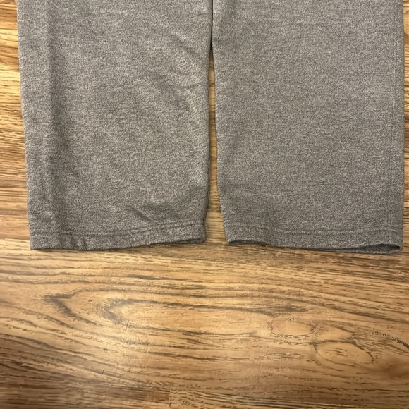 LIKE NEW! Mens Under Armour NDSU sweatpants- size Large - Picture 6 of 6